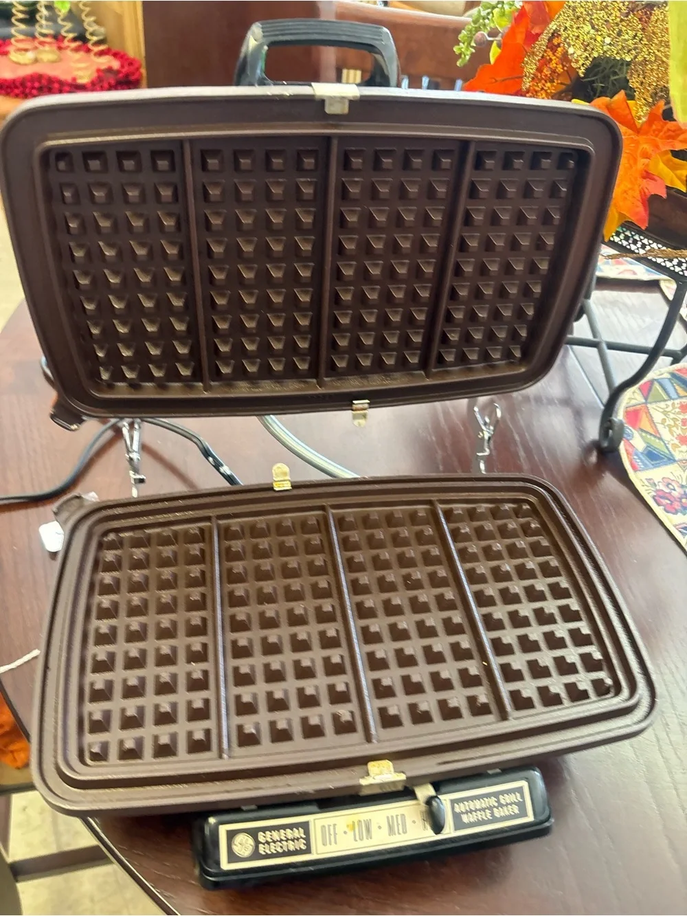 Vintage General Electric (GE) automatic grill waffle maker